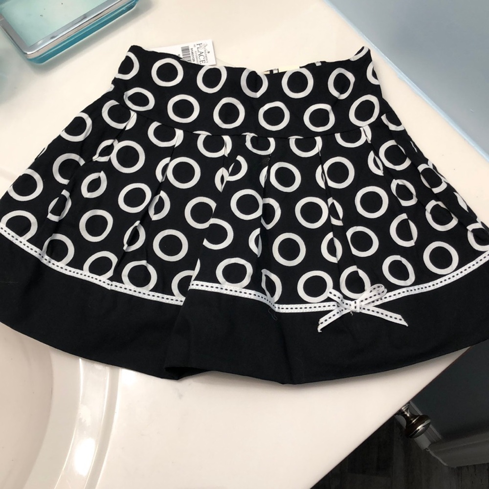 Children’s Place black and white. Pleated skirt.